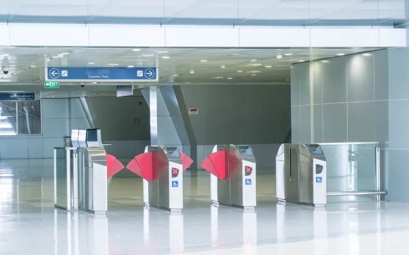Bina girişinde kartlı geçiş turnike sistemleri