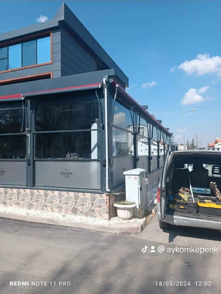 Ümitköy'de kasap ve restoran girişindeki kapı sistemi